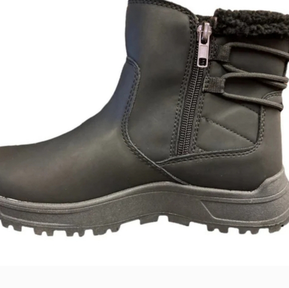 Eddie Bauer Shoes - NWOT Eddie Bauer  Size 9 Ladies Winter Boot
